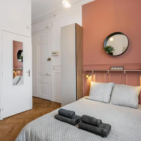 L'escale De La Gare Daire Rouen